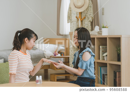 修指甲 指甲油 女生 95608588