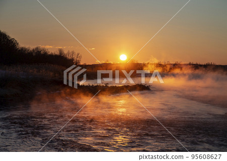 寒冷的早晨 寒冷的早晨 95608627
