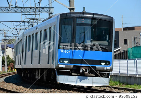 東武野田線 60000 系列在大高森站附近運行 東武野田線 60000 系列在大高森站附近運行 95609152