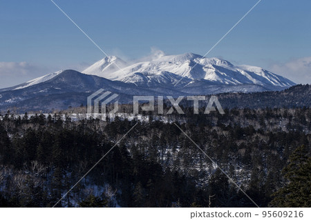 阿寒山脈 95609216