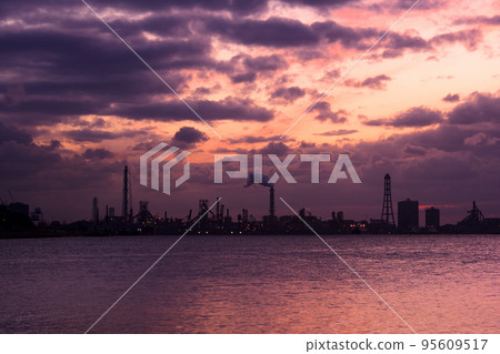 Dusk in the Keiyo industrial area Dusk in the Keiyo industrial area 95609517