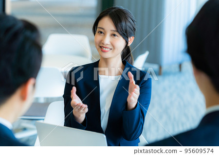 Business woman having business talks in the office "LINK FOREST" shooting cooperation 95609574