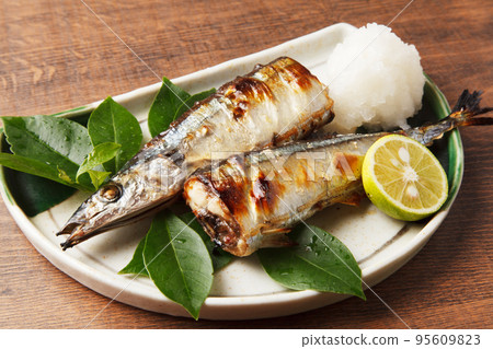 鹽烤秋刀魚 95609823