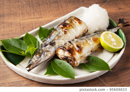 鹽烤秋刀魚 95609833