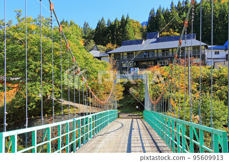 秋天的秋山鄉霧明溫泉 95609913