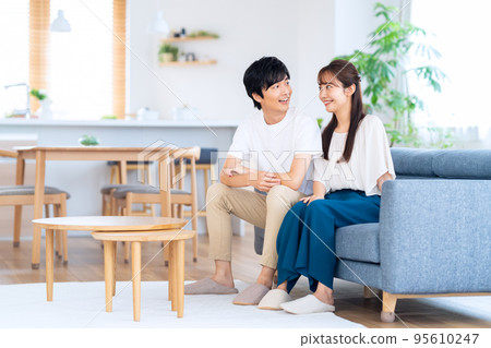 已婚夫婦，家庭，生活方式，客廳 95610247