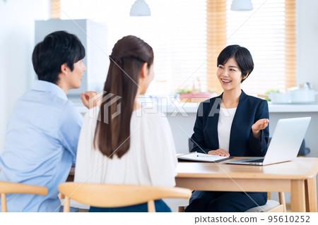 Husband and wife couple family consultant living room computer insurance finance sales Husband and wife couple family consultant living room computer insurance finance sales 95610252