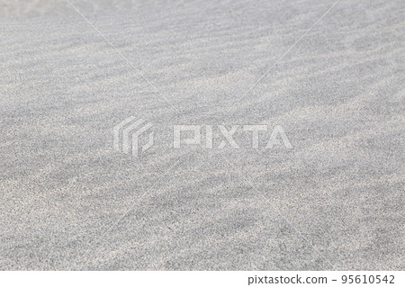 wind ripples in the sand 95610542