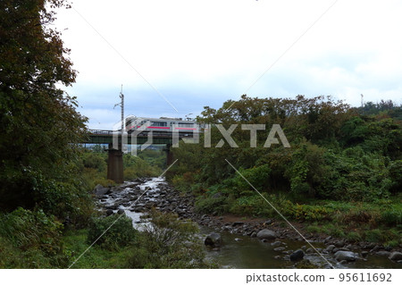 Uetsu Main Line over the Naso River [Nikaho City, Akita Prefecture] 95611692