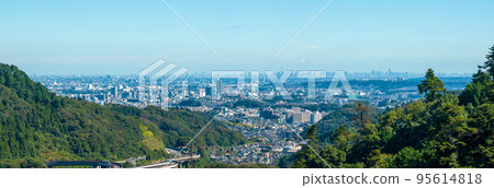 從高尾看到的東京美麗的全景 從高尾看到的東京美麗的全景 95614818