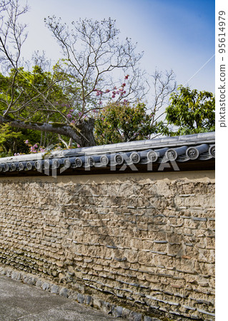 Attractive tiled wall Attractive tiled wall 95614979