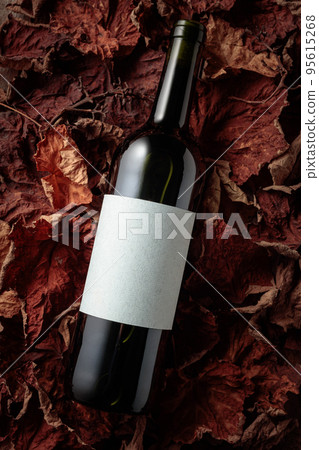 Bottle of red wine with empty label. Bottle of red wine with empty label. 95615268