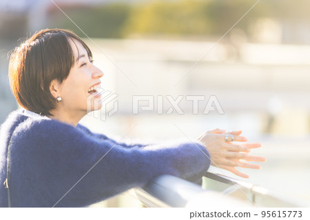 戶外女性肖像 95615773