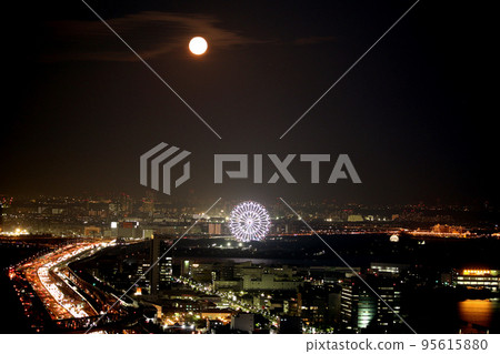 Moon, Ferris wheel and Wangan Road Moon, Ferris wheel and Wangan Road 95615880
