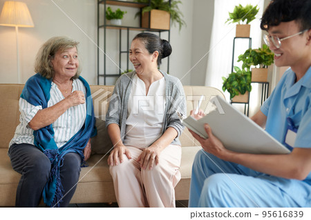 Senior woman talking to nursing home physicin, telling complains and health issues 95616839