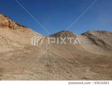 Sahara desert 95616861