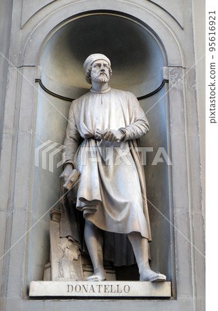Donatello, statue in the Niches of the Uffizi Colonnade. The first half of the 19th Century they were occupied by 28 statues of famous people in Florence, Italy Donatello, statue in the Niches of the Uffizi Colonnade. The first half of the 19th Century they were occupied by 28 statues of famous people in Florence, Italy 95616921
