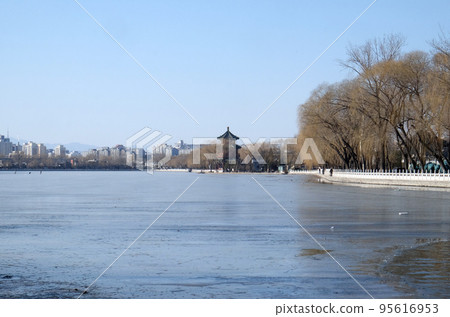 Houhai lake, the area is also known as Shichihai and consists three lakes in the north of Beijing 95616953