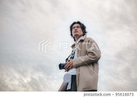 一個男人用相機 一個男人用相機 95618073