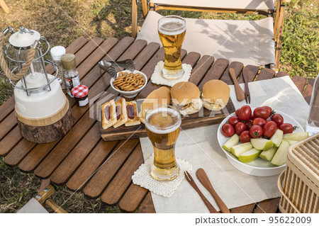 camping mood aesthetics_beer and side dishes served on the tablet 95622009