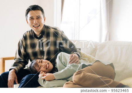 Newlywed, cohabitation, good friend couple image 95623465