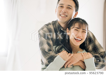 Newlywed, cohabitation, good friend couple image 95623790