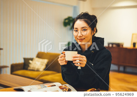 Woman drinking coffee in her room at night 95624969