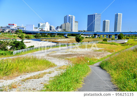 Looking towards Futako Tamagawa Station (Kawasaki City, Kanagawa Prefecture) [2022.10] 95625135