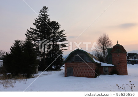 Scenery with farms in the Tokachi region of Hokkaido 95626656
