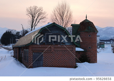 Scenery with farms in the Tokachi region of Hokkaido 95626658