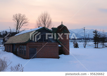 北海道十勝地區的農場風景 北海道十勝地區的農場風景 95626662