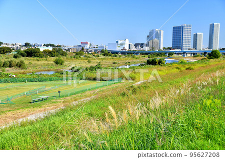 Looking towards Futako Tamagawa Station (Kawasaki City, Kanagawa Prefecture) [2022.10] 95627208