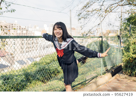 放學回家路上的女高中生 放學回家路上的女高中生 95627419