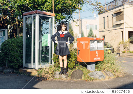 放學回家路上的女高中生 95627466