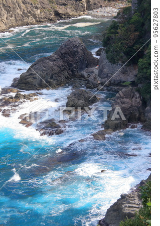 Kyogasaki lighthouse and the sea of Kyotango, designated as a national cultural property 95627803