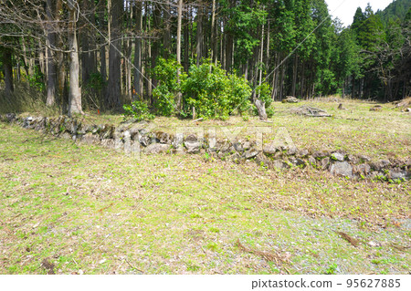 Yahazu Castle, an impregnable medieval mountain castle ruins of a residence at the foot of the mountain 2, Tsuyama City, Okayama Prefecture 95627885
