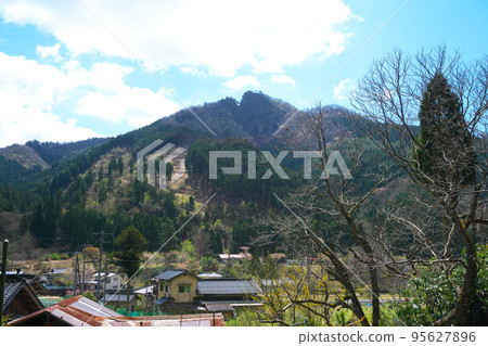 岡山縣津山市八葉津山八葉津城的河合村和堅不可摧的山城城山 95627896