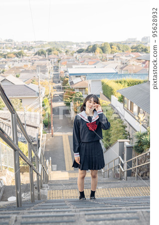 城市和高中女生 城市和高中女生 95628932