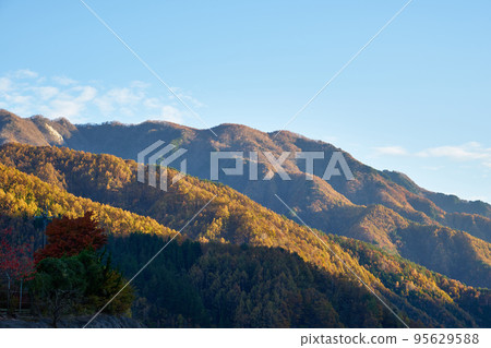Yamanashi Prefecture Views from the Hirose Dam in Autumn 95629588