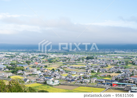 [德島線]特快列車穿過吉野川市 95631506