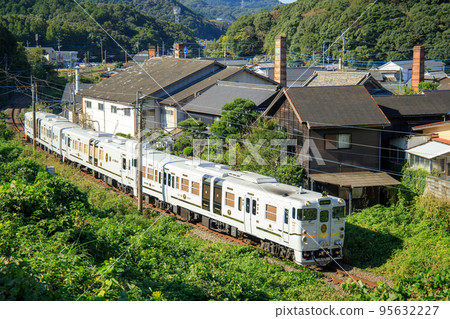 Sightseeing train "Futatsuboshi 4047" (JR Kyushu) that runs near the Arita ware pottery 95632227