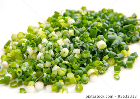 finely chopped spring onion - Stock Photo [95632318] - PIXTA