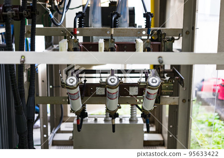 櫃式高壓受變設備年檢高壓交流負荷開關LBS 櫃式高壓受變設備年檢高壓交流負荷開關LBS 95633422