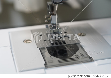 Sewing machine 95633557