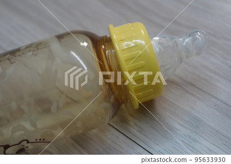 奶瓶 95633930