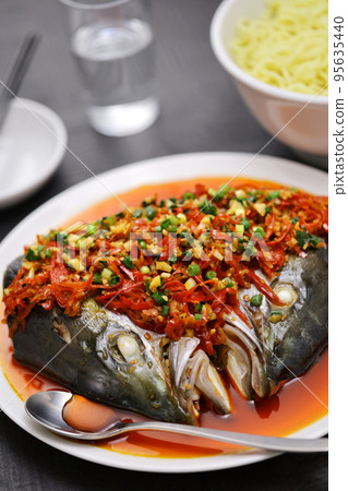 紅辣椒蒸湘式魚頭 95635440