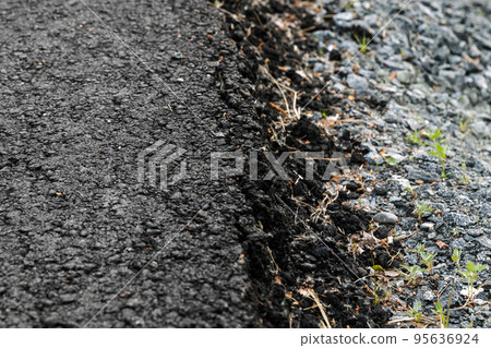 The edge between new asphalt road and a roadside. The edge between new asphalt road and a roadside. 95636924