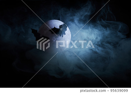 Halloween background. Spooky scary dark night full moon and bats. Halloween background. Spooky scary dark night full moon and bats. 95639099