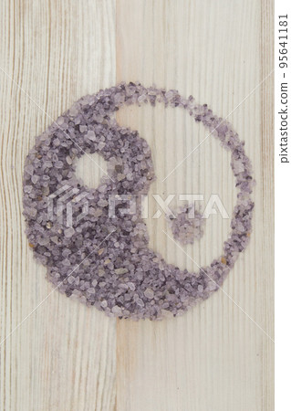 the sign of Yin-Yang was built with a natural aromatic sea bath salts on a white table, the vertical arrangement 95641181