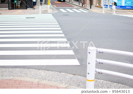 Kagurazaka lower intersection / Shinjuku Ward, Tokyo Kagurazaka lower intersection / Shinjuku Ward, Tokyo 95643013